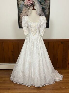 Fabulous Vintage 90s Alfred Angelo Lace Wedding Gown